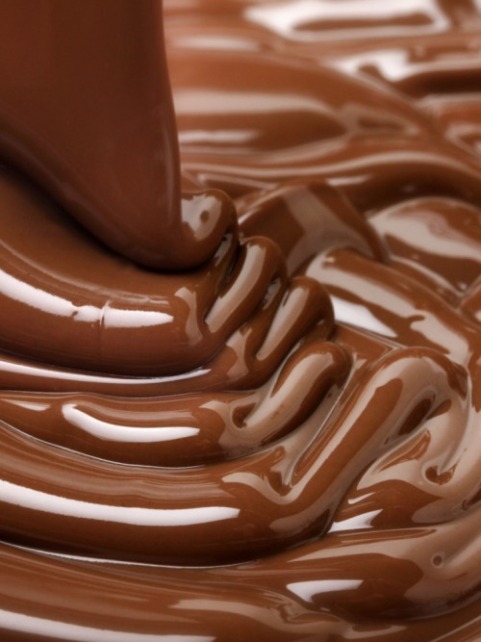 This lovely, almost-hypnotising picture of melted chocolate will be the reason you have to wash your hair and face atleast five times to make sure it's all out..